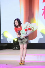 组图：梅婷期待再登大赏领奖台 感谢70多万网友支持