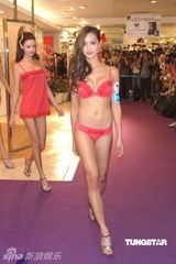 高清图：jessica与男友分手恢复单身 仍感到伤心