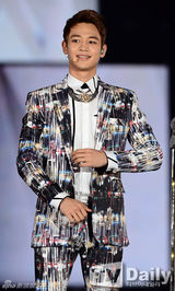 组图：SHINee等亮相活动 Rainbow等T台走秀