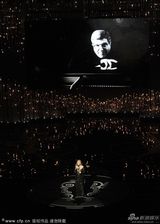 组图：奥斯卡现场-老牌巨星芭芭拉-史翠珊献艺