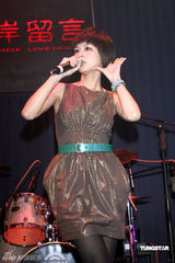 幻灯组图：汪东城助阵“晚生”送吉他秘笈