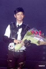 高清组图：黄晓明香港性感开秀 无惧广东话不标准被