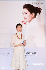 幻灯图：袁咏仪做活动着装典雅 曝张家辉在家没地位