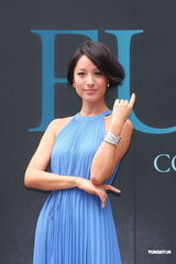 组图：蒋怡蓝色洋装亮相 只等男友求婚