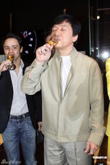 高清组图：刘涛秀白皙香肩 和成龙、F1车手同台