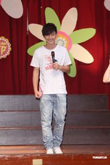 组图：炎亚伦曾因牙套自卑 笑言曾摸辰亦儒事业线