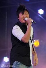 幻灯：中歌榜音乐节第四天 孙楠莫文蔚领万人合唱