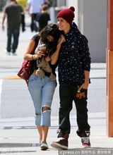 组图：贾斯汀赛琳娜甜蜜同居 拉手出街秀恩爱