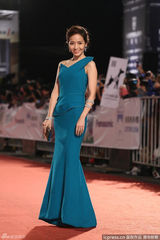 组图：侯佩岑蓝色礼服亮相贵气十足 否认怀孕