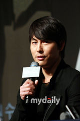 组图：郑雨盛(郑宇成)始源宣传《雅典娜》 秀爱优雅如女神