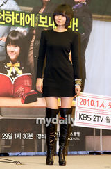 幻灯图集：新剧《功课之神》发布会 裴斗娜等出席