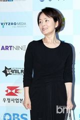 组图：金赛纶出席首尔国际微电影节骨瘦如柴