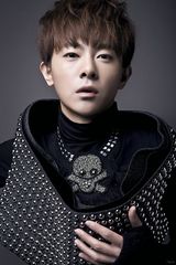 组图：张皓然最新写真曝光 变身帅气潮男