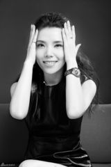 组图：李佳璇最新写真曝光 笑容甜美温暖人心