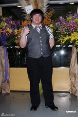 组图：王力宏小巨蛋开唱 “火力全开”大展才艺