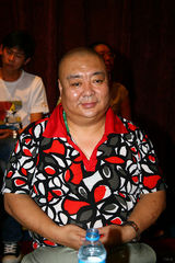 幻灯图：《小站风云》开机 陈昭荣杨若兮出演