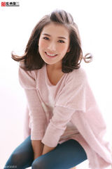 组图：新秀彭杨靓丽写真 笑容甜美气质十足