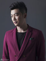 组图：曹征秋装写真 正装帅气显别样魅力