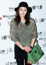 组图：韩星李孝利朴诗妍等出席首尔时装周活动