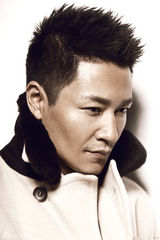 组图：李宗翰型男写真尽显时尚儒雅