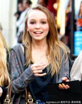 组图：约翰尼-德普爱女逛街 热裤渔网袜潮范十足