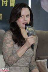 组图：Elizabeth Reaser走光 香港宣传新片颇亲民