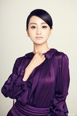 组图：杨蓉知性写真曝光 紫色长裙彰显女性魅力