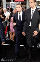 幻灯：《盗梦空间》洛杉矶首映 莱昂纳多左拥右抱