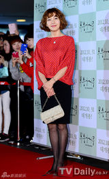 组图：允儿等助阵具惠善新片 南相美李尚允对戒抢眼