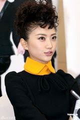 幻灯图集：景甜变美女老板倒追男 何润东大送拥抱