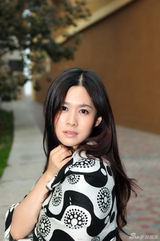 组图：歌手张萌复古写真素雅尽显文艺气质