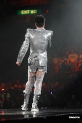 高清组图：许志安香港性感开唱 郑秀文现身不许求婚