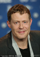 幻灯图集：《强盗》柏林记者会 男女主角拥吻抢镜