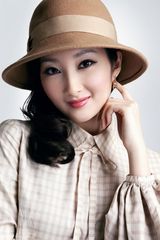 组图：程媛媛拍复古写真演绎风情迷离