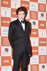 高清组图：f(x)SHINee等闪耀首尔歌谣大奖红毯