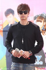 组图：蝴蝶姐姐自曝单身 与罗志祥情同兄妹