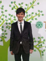 幻灯图集：黄明携《天长地久》角逐东京麒麟大奖