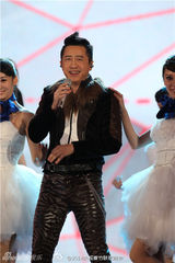 组图：央视春晚李敏镐庾澄庆合唱《情非得已》