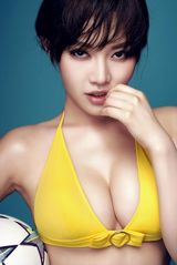 组图：徐冬冬变意大利足球宝贝 比基尼写真狂野性感