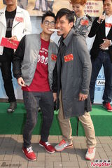 组图：郭晋安旅行看烟花 郑俊弘为闯歌坛做准备