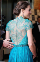 组图：英国凯特王妃蕾丝礼服亮相皇家音乐会