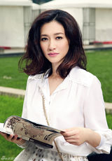 组图：李小冉白裙写真 沐浴阳光知性唯美