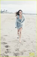 组图：《权力游戏》龙女清新写真五官清丽