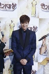 独家高清：李敏镐等亮相2013SBS演技大赏红毯