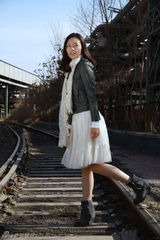 组图：于小磊变身凡间仙子拍靓丽写真