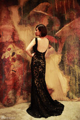 组图：方龄露背大片出炉秀古典气质