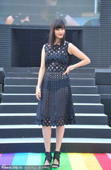 组图：倖田来未透视内衣竞艳坛蜜俯身秀美乳