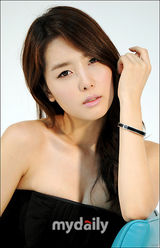 组图：韩国女艺人李秀晶宣传个人性感写真集