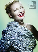 幻灯图集：克里斯汀-邓斯特新写真变身古典美人