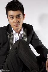 组图：《青瓷》杜江全新写真显成熟稳重